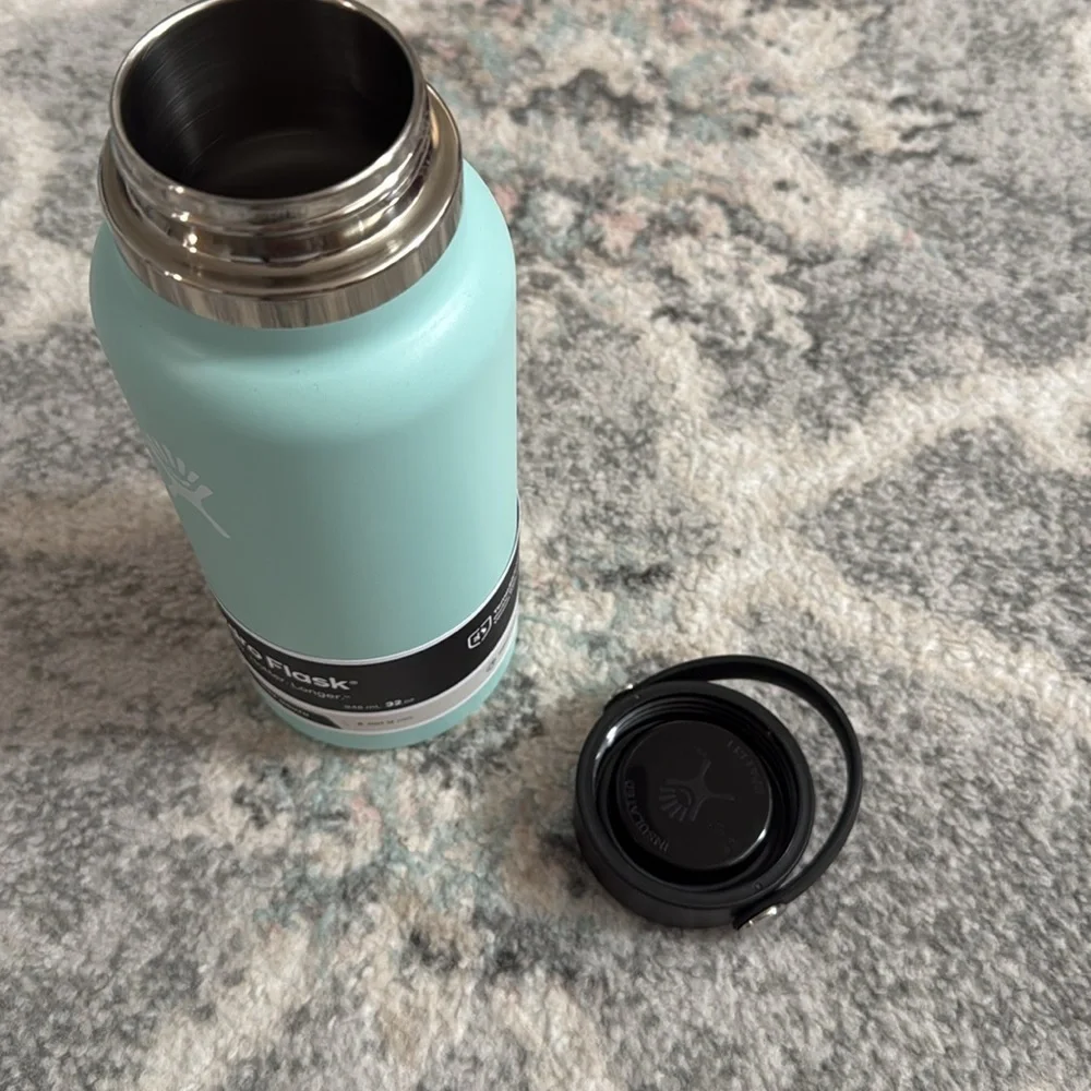 Hydro Flask 32oz Wide Flex Cap Water Bottle - Picture 5 of 6